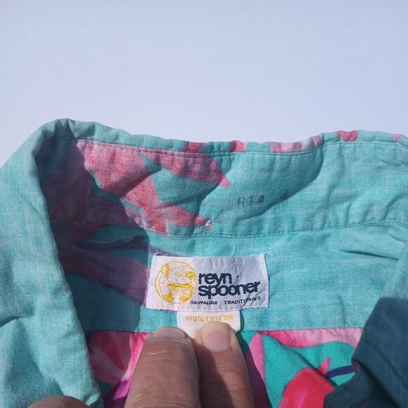 Reyn Spooner Hawaiian Shirt Reverse Pattern Medium - Picture 3 of 5